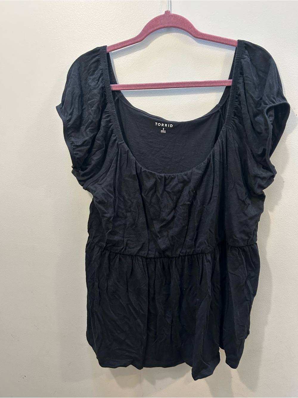 Torrid Black Puff Sleeve Scoop Neck Top 3X **HOLE in sleeve